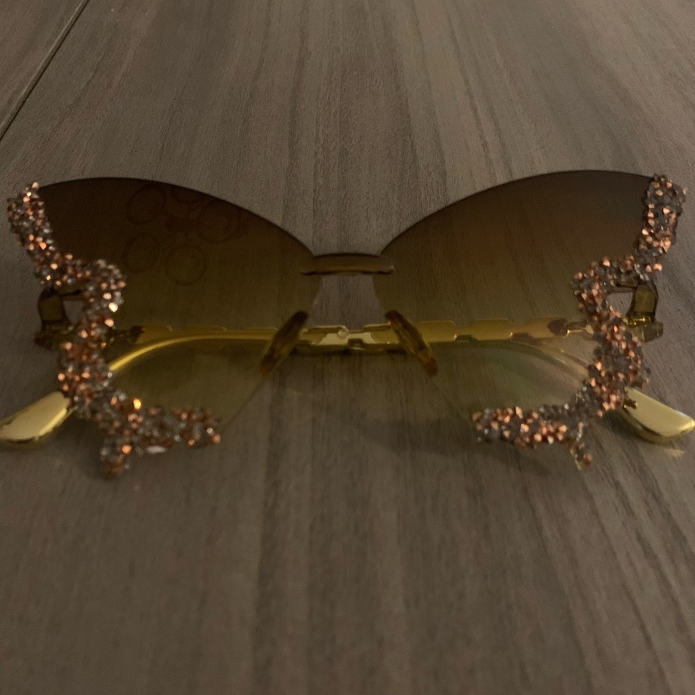 Elegant Gold and Brown Sunglasses